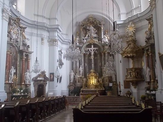 Franziskanerkirche Und Franziskanerkloster