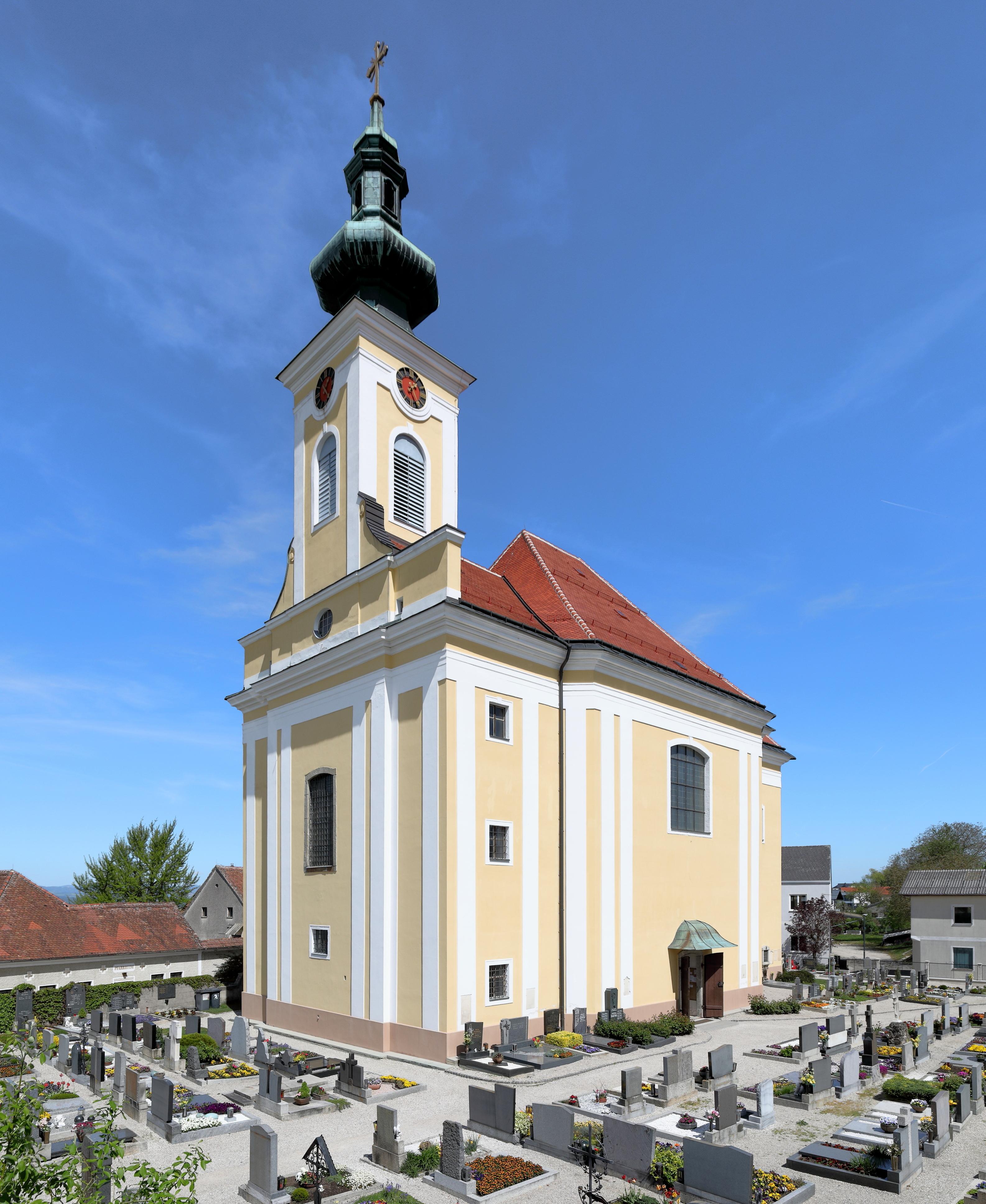 Kath. Pfarrkirche hll. Petrus und Paulus samt Friedhof