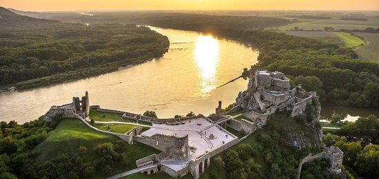 Burg Theben